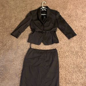 TAHARI ARTHUR S. LEVINE WOMEN SUIT